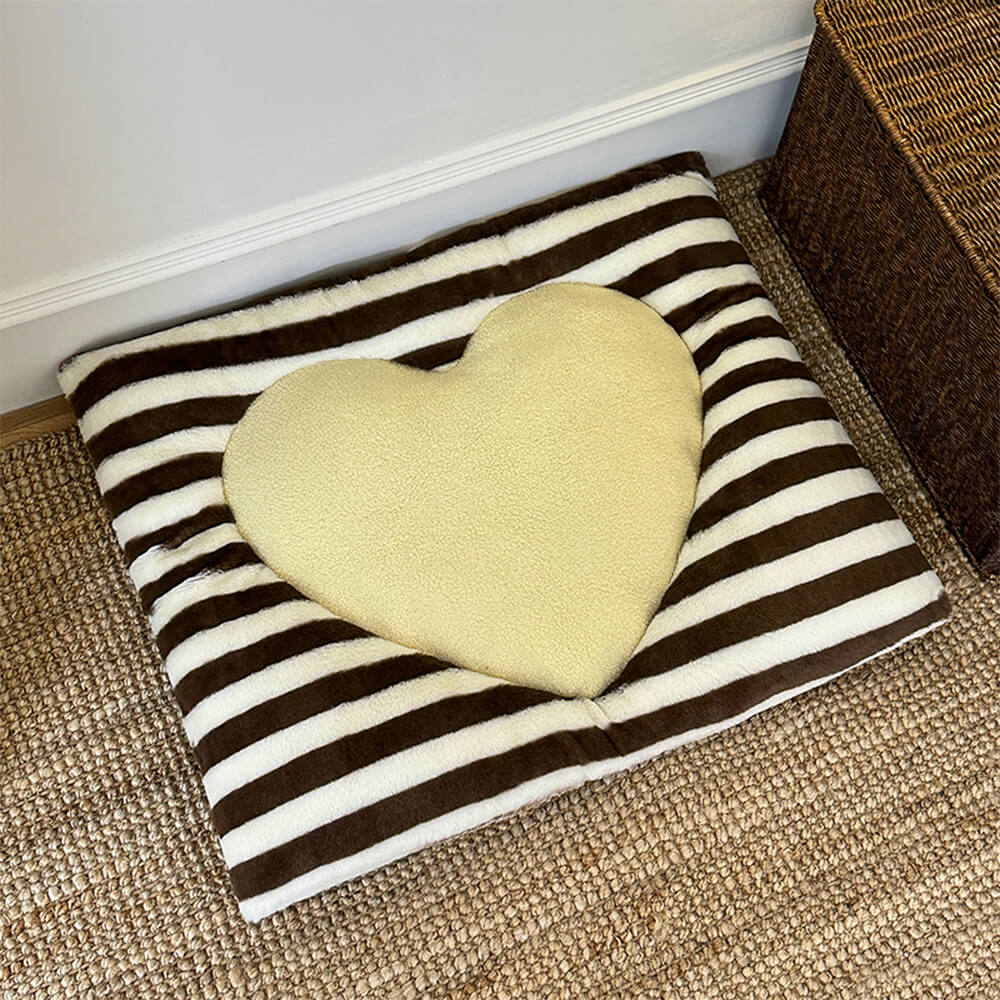 Striped Heart-Shaped Cosy Comfort Dog & Cat Mat