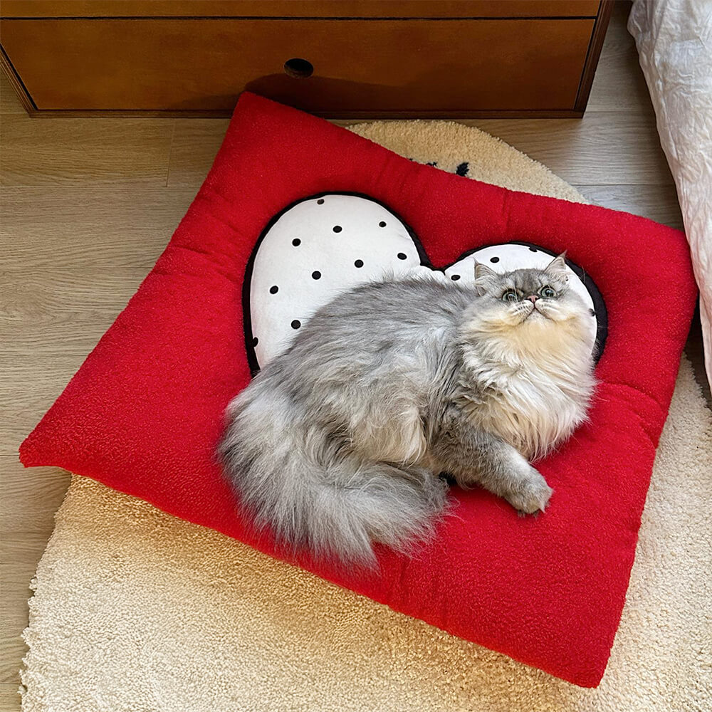 Striped Heart-Shaped Cosy Comfort Dog & Cat Mat