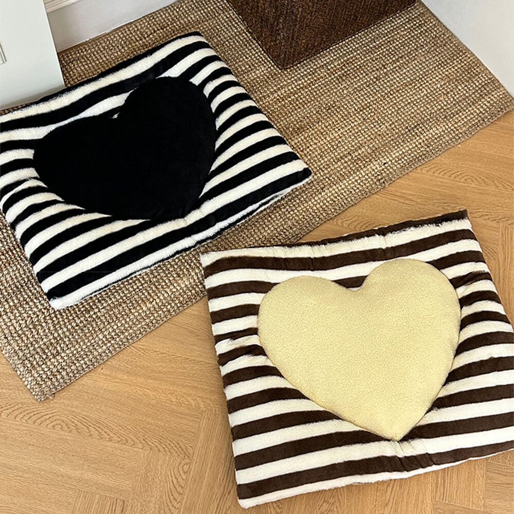 Striped Heart-Shaped Cosy Comfort Dog & Cat Mat