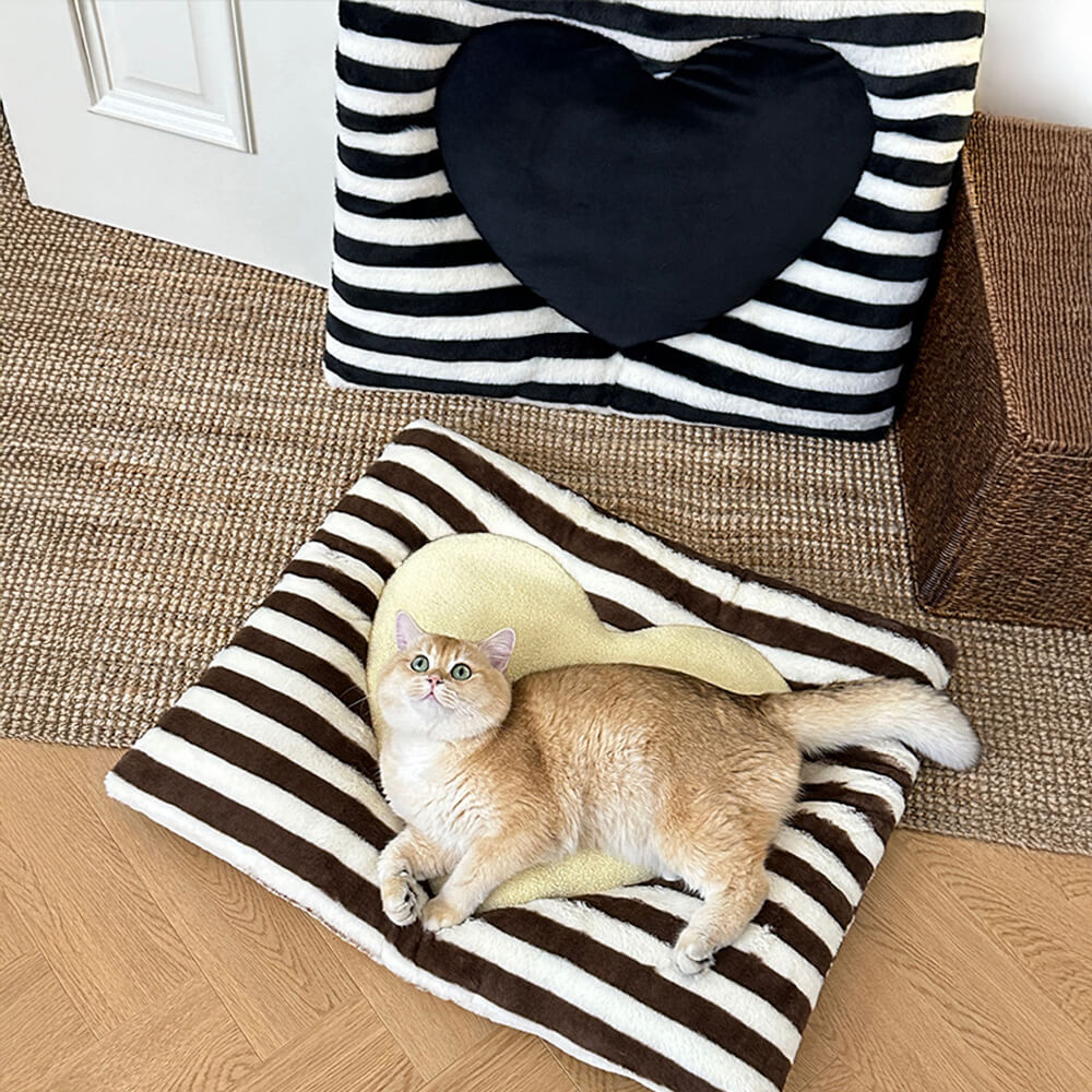 Striped Heart-Shaped Cosy Comfort Dog & Cat Mat